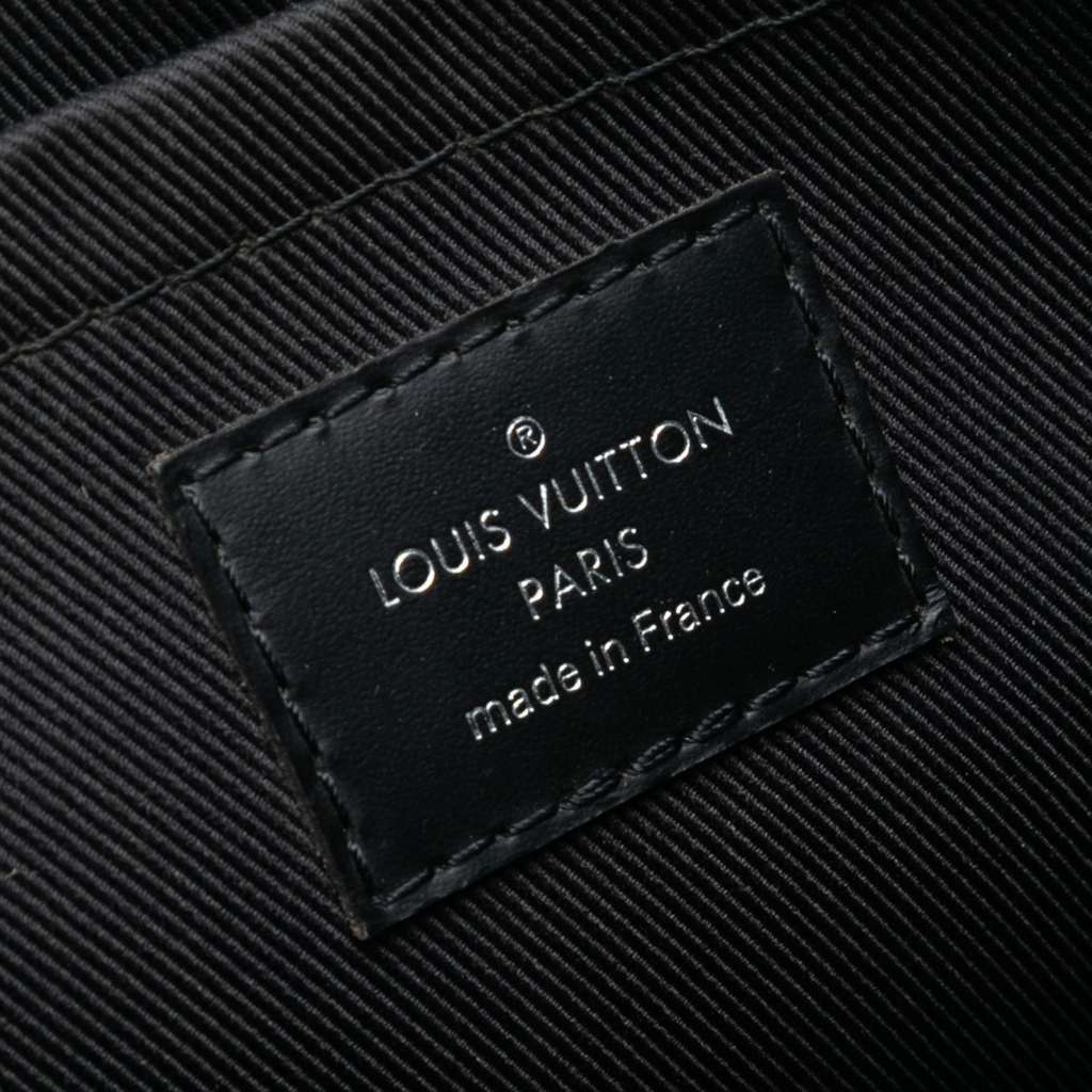 Louis Vuitton Monogram Eclipse Discovery Pochette GM Black Very good condition - Box View