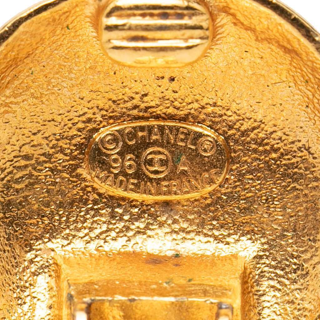 Chanel CC Quilted Gold Plated Round Clip On Earrings Gold Metal Very good - Model View