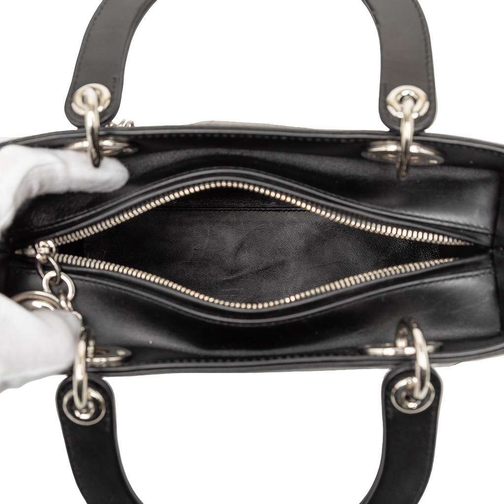 Dior Medium Calfskin Pockets Lady Dior Black Leather Good condition - Model View