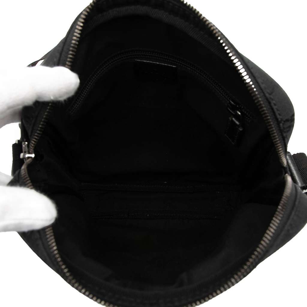 Gucci GG Canvas Crossbody Black Canvas Very good - Model View