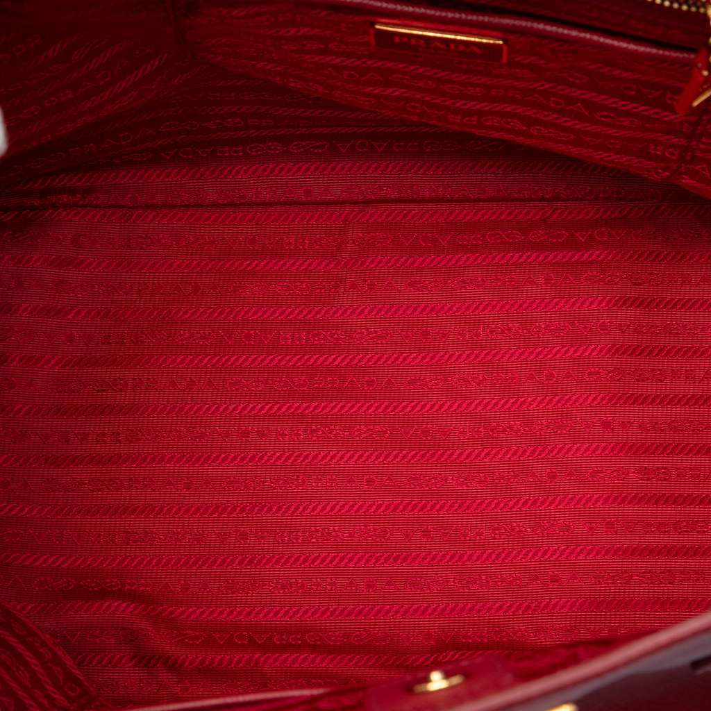 Prada Large Saffiano Lux Galleria Satchel Red Leather Very good condition - Model View