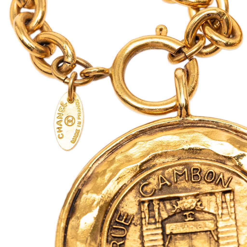 Chanel Gold Plated 31 Rue Cambon Coin Pendant  Necklace Gold Metal Very good condition - Model View
