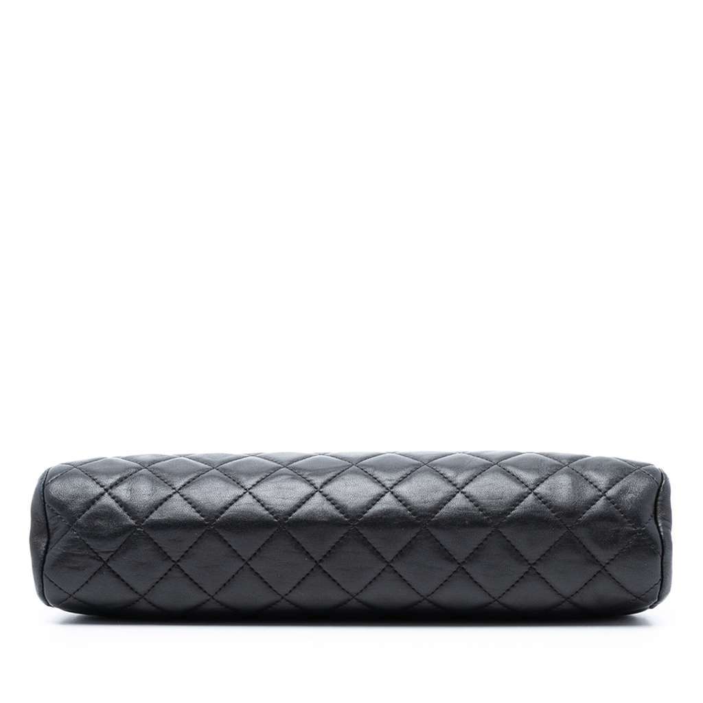 Chanel Quilted Lambskin Timeless Kisslock Clutch Black Leather Good condition - Inside View