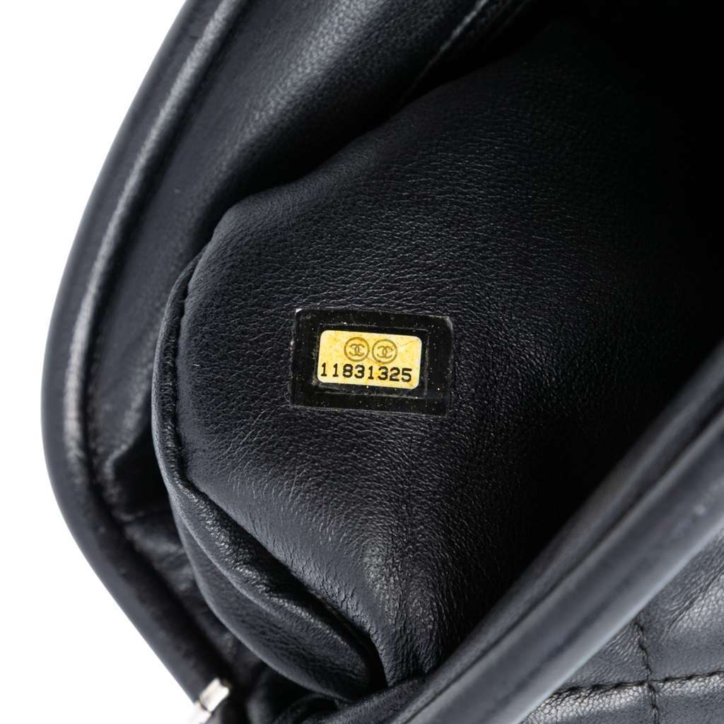 Chanel Quilted Lambskin Timeless Kisslock Clutch Black Leather Good condition - Box View