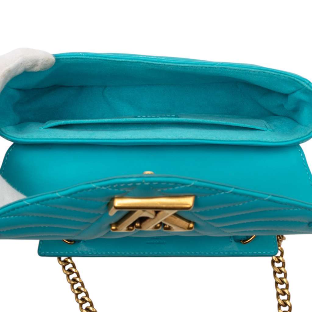 Louis Vuitton New Wave Chain Bag MM Blue Leather Very good - Model View