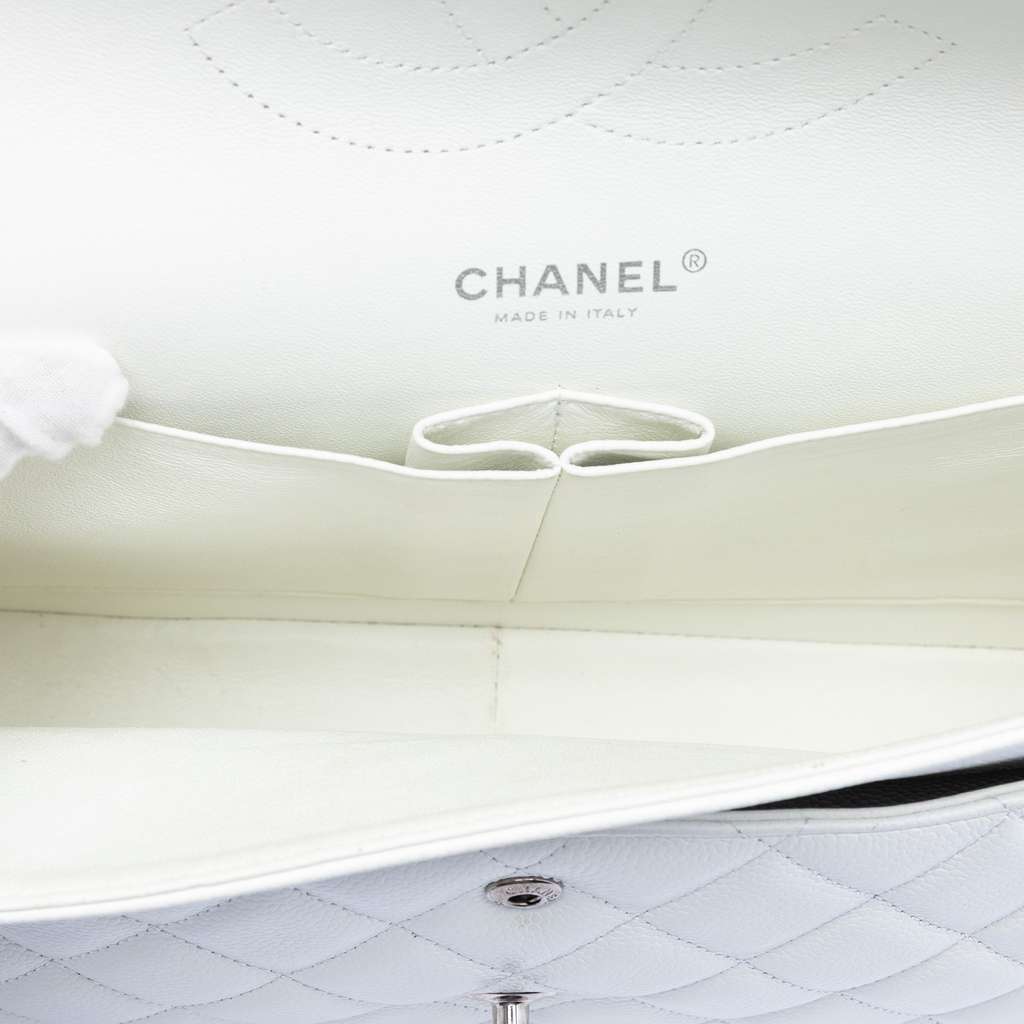 Chanel Jumbo Classic Caviar Double Flap White Leather Very good condition - Model View