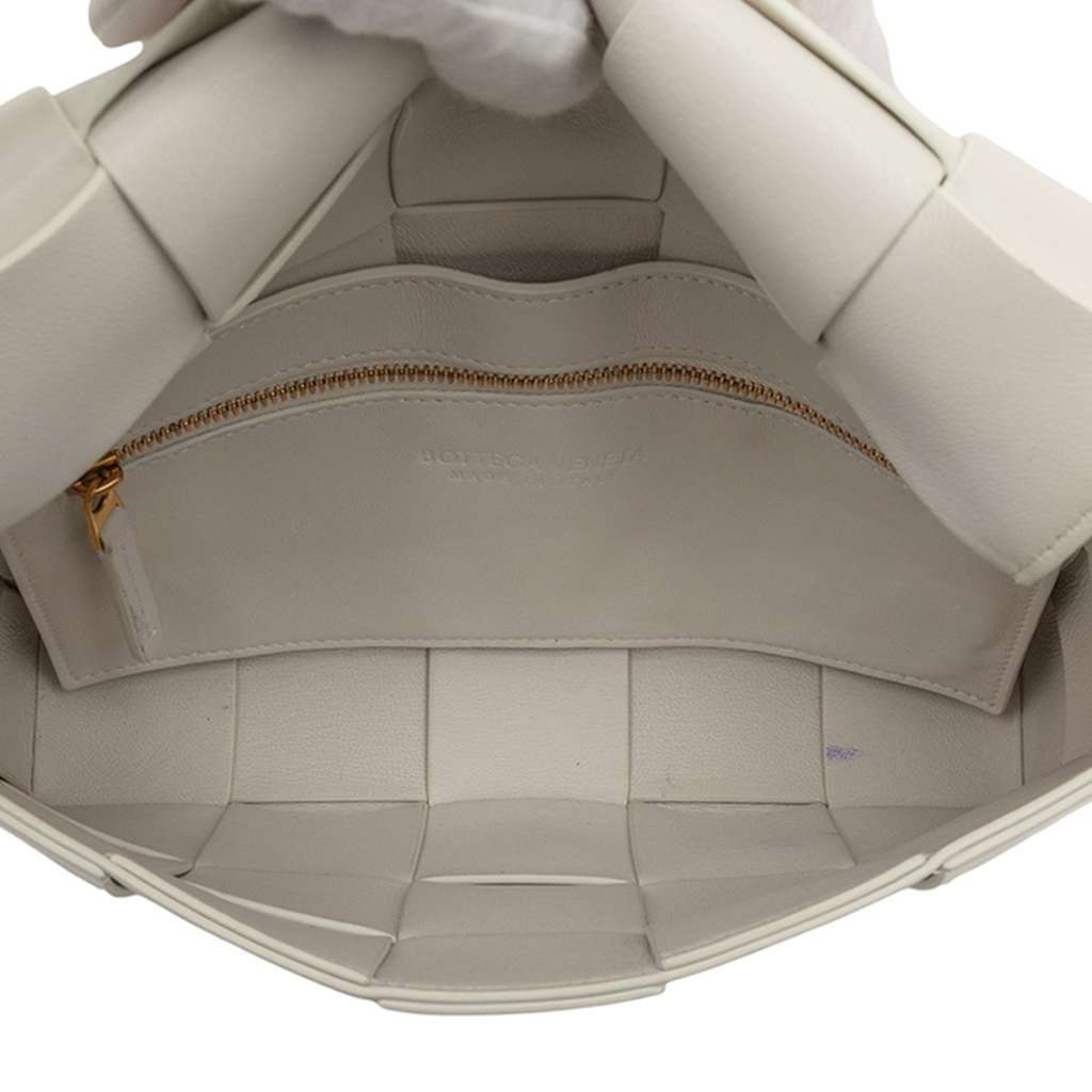 Bottega Veneta Nappa Intrecciato Cassette Crossbody White Leather Very good condition - Model View