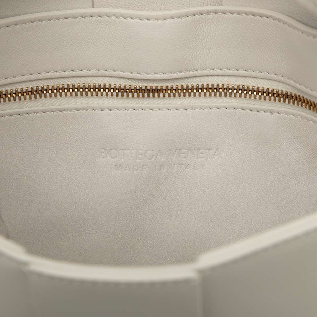 Bottega Veneta Nappa Intrecciato Cassette Crossbody White Leather Very good condition - Box View