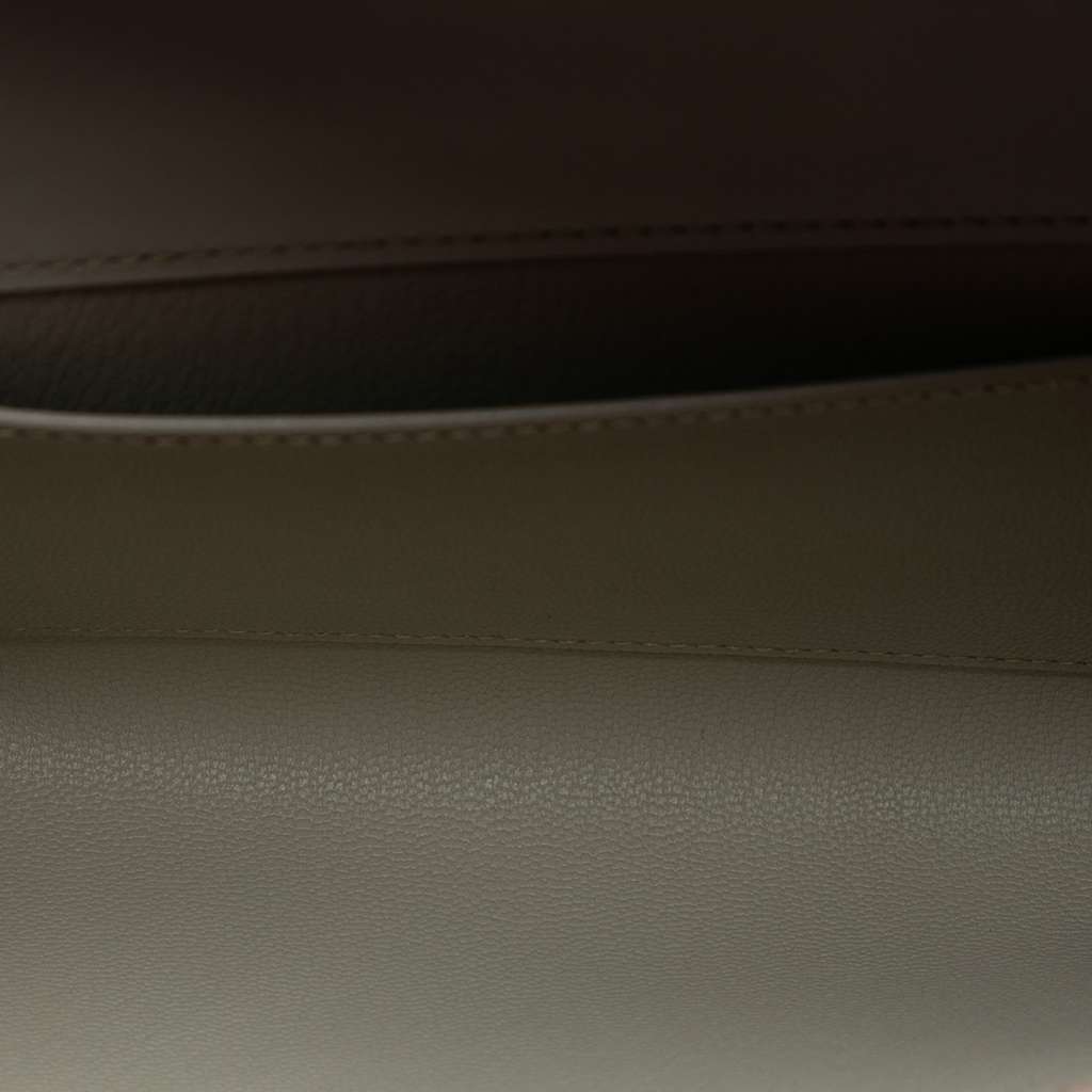 Hermès Tadelakt Medor Clutch 23 Grey Leather Good condition - Model View