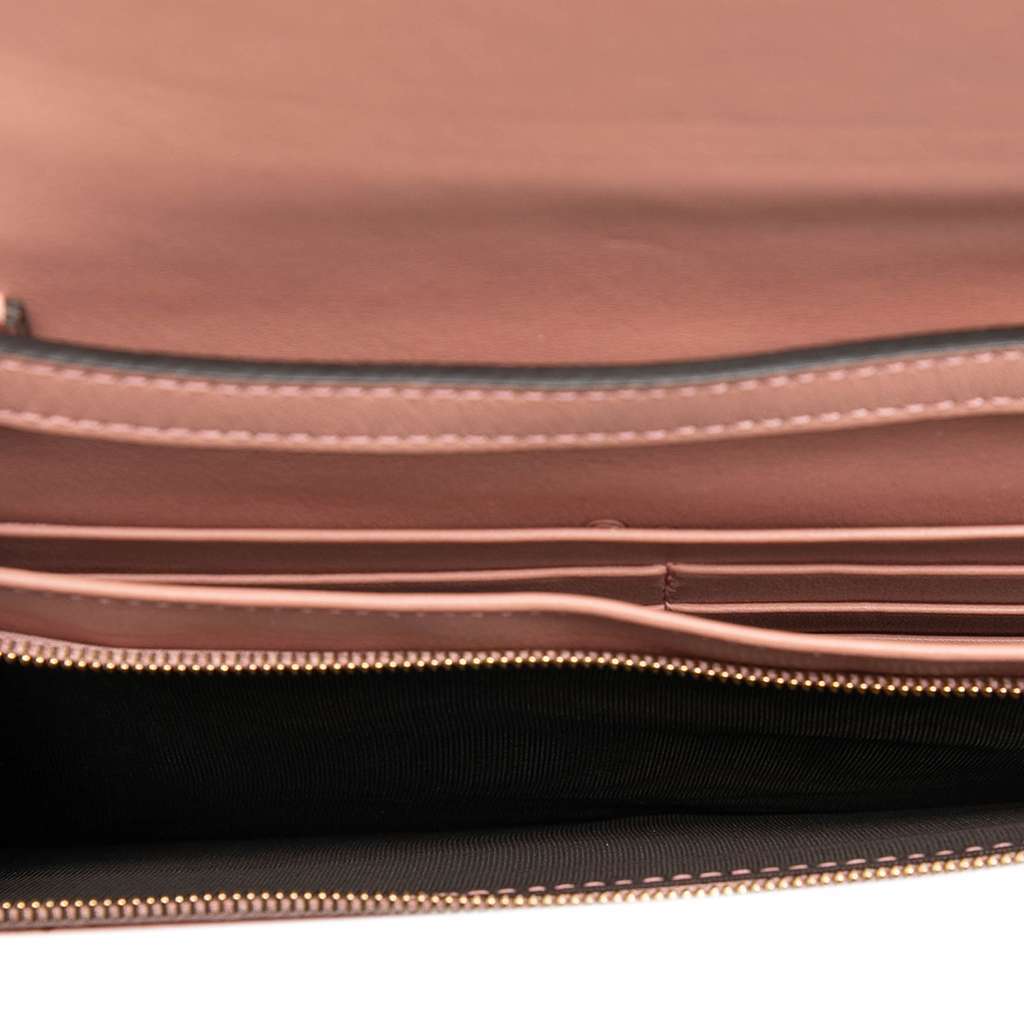 Gucci Microguccissima Wallet on Strap Pink Leather Very good - Model View