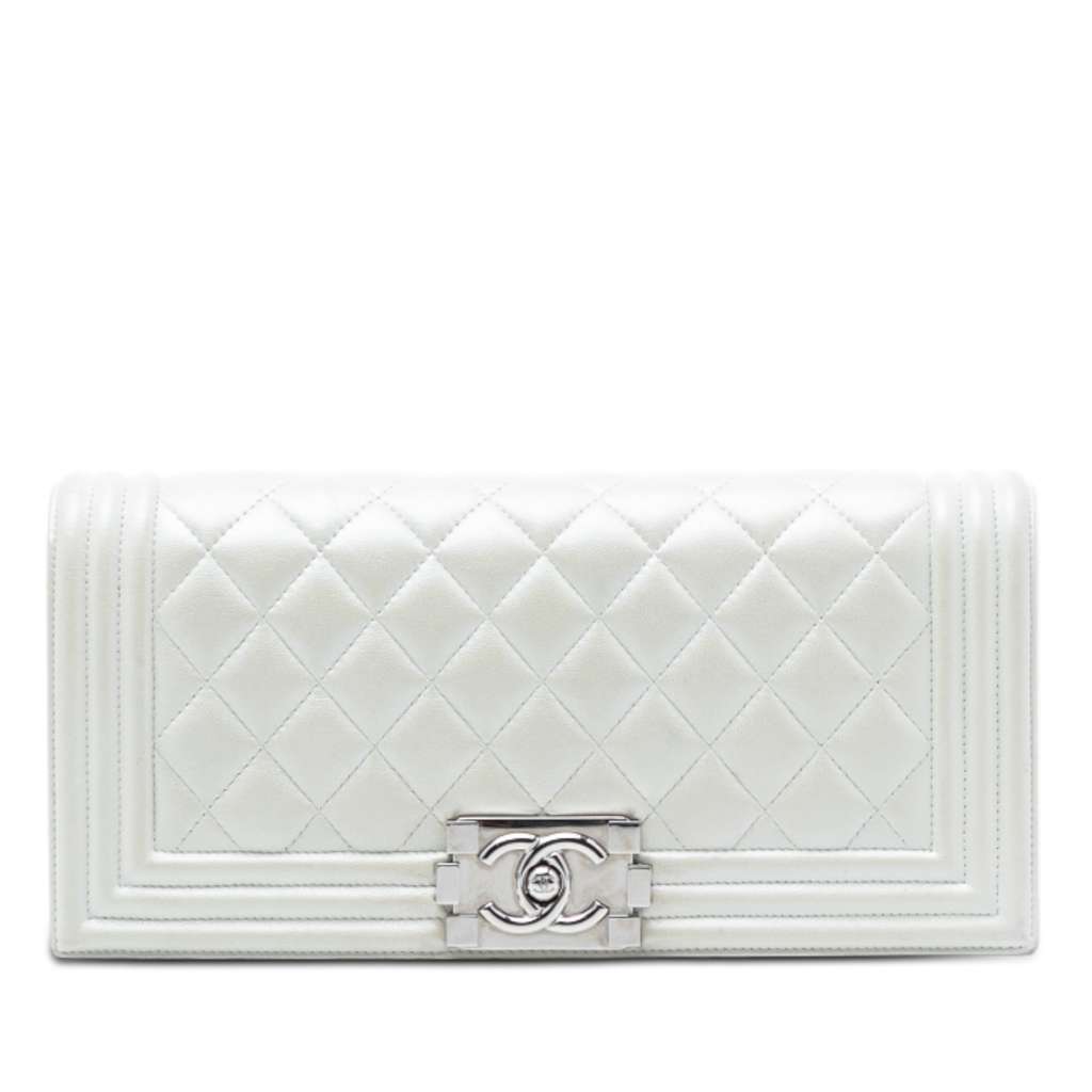 Chanel Quilted Lambskin Boy Flap Clutch White Leather Very good condition - Front View