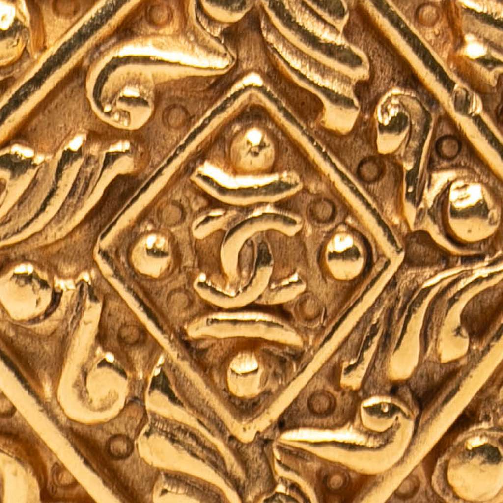 Chanel CC Gold Plated Diamond Brooch Gold Metal Very good - Model View
