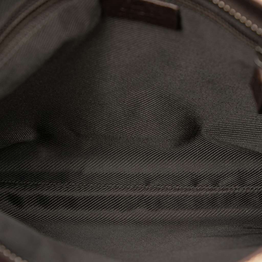 Gucci GG Canvas Crossbody Brown Canvas Very good - Model View