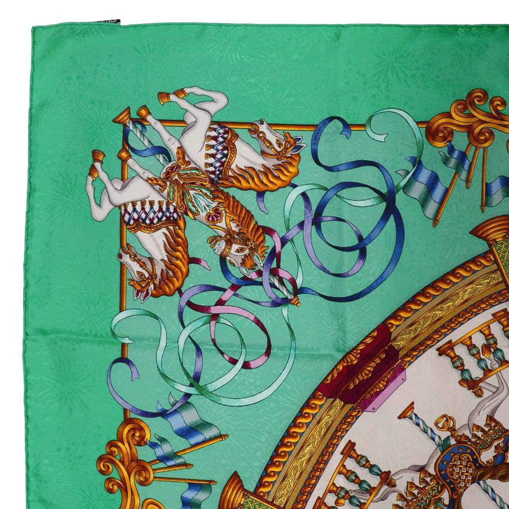 Hermès Luna Park Silk Scarf 90 Green Silk Very good condition - Model View
