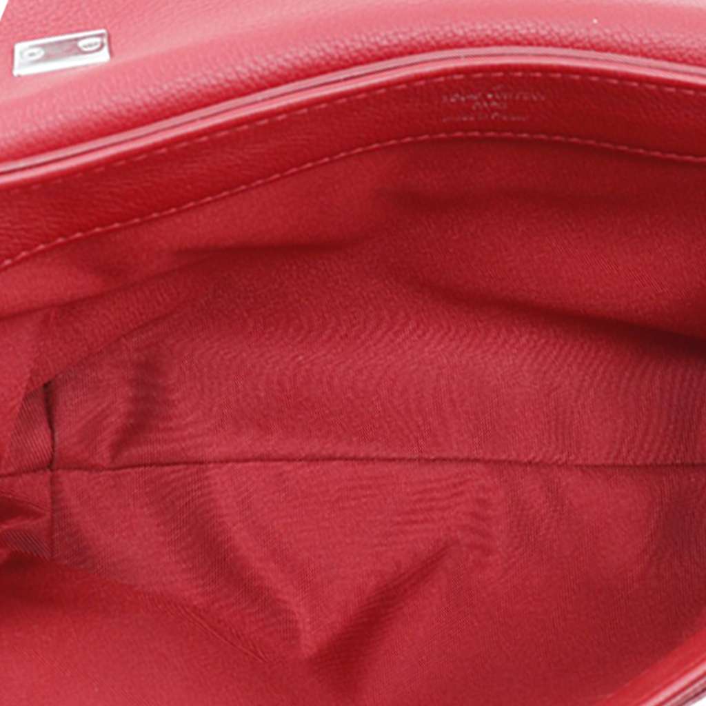 Louis Vuitton Leather Lockme II BB Red Leather Very good - Model View