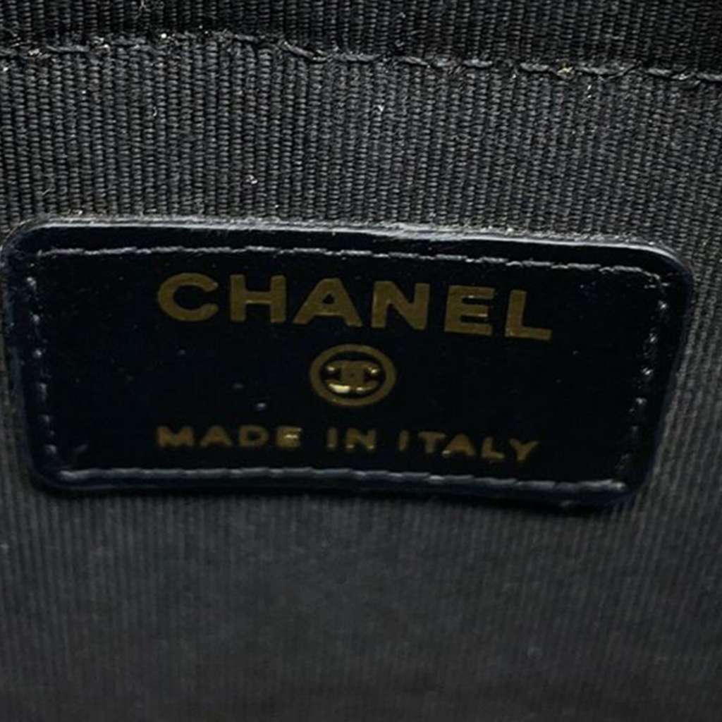 Chanel CC Quilted Patent Round Vanity Clutch With Chain Black Leather Very good - Box View