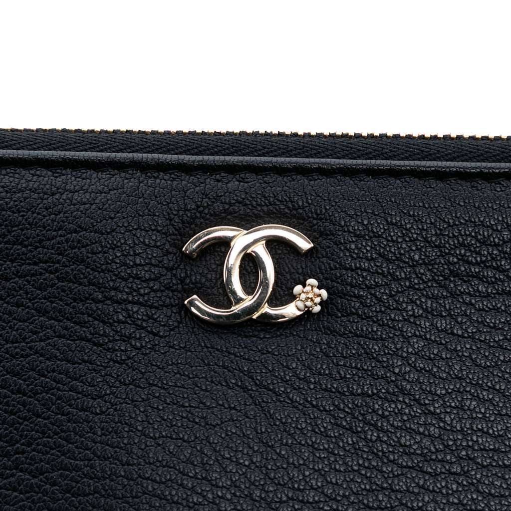 Chanel Medium Goatskin Lucky Clover O Case Clutch Black Leather Very good - Box View