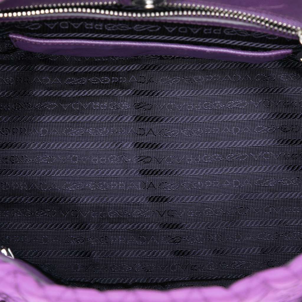 Prada Impuntu Tessuto Chain Tote Purple Very good - Model View