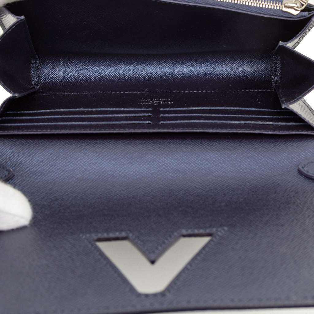 Louis Vuitton Epi Sequin Flames Twist Chain Wallet Blue Leather Very good - Model View