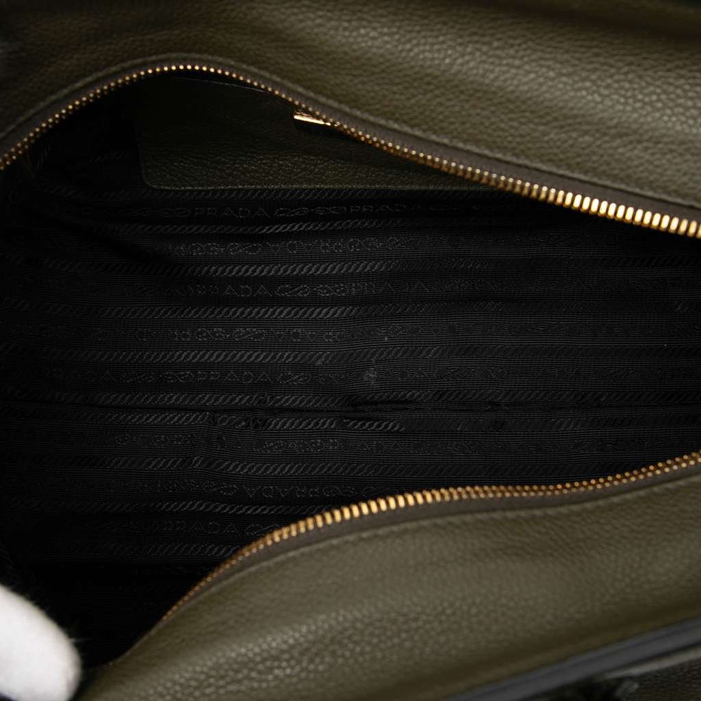 Prada Vitello Daino Zip Top Convertible Tote Green Leather Very good condition - Model View