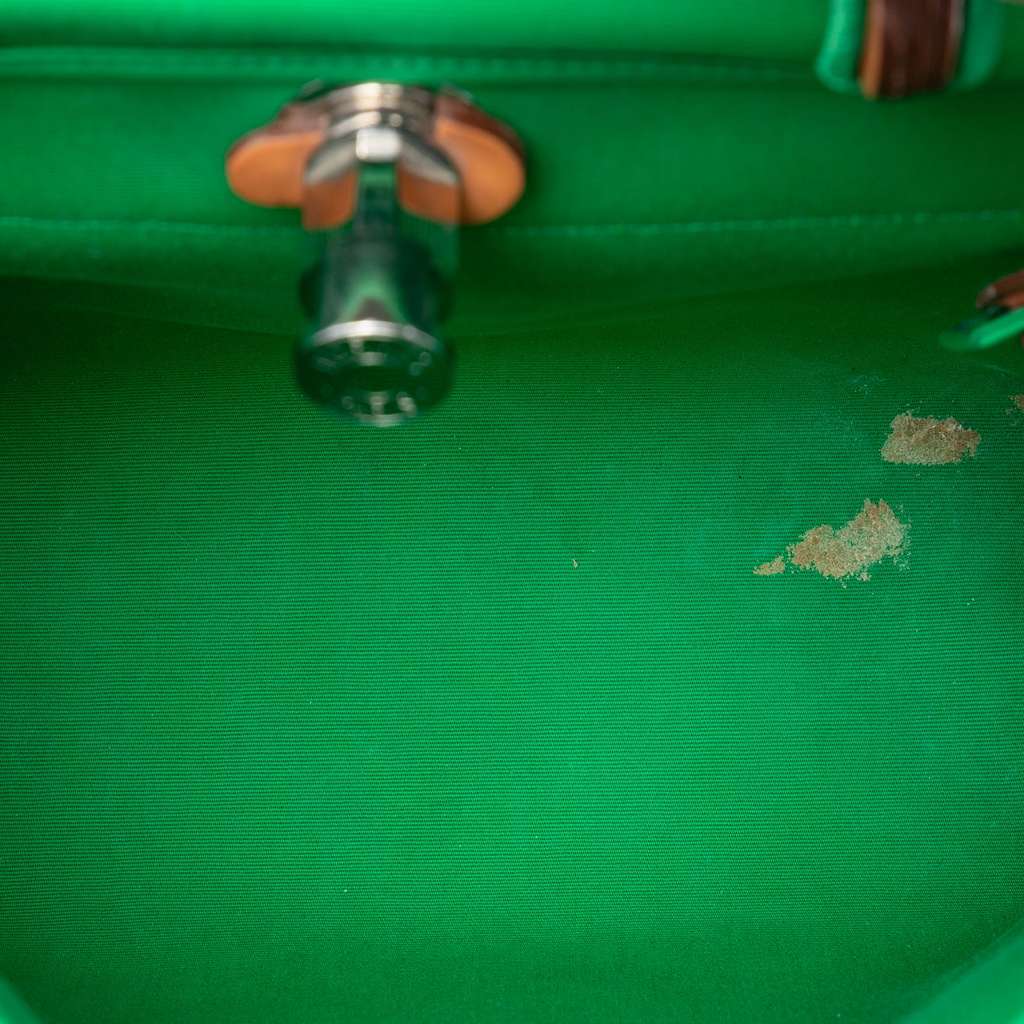 Hermès Toile Herbag Zip 31 Green Canvas Very good - Model View