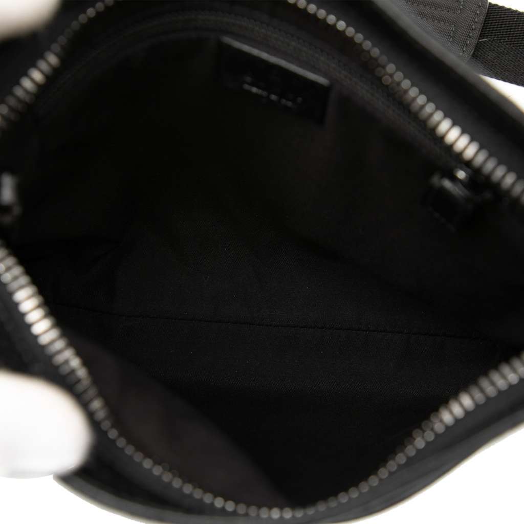 Gucci GG Canvas Crossbody Black Canvas Very good - Model View