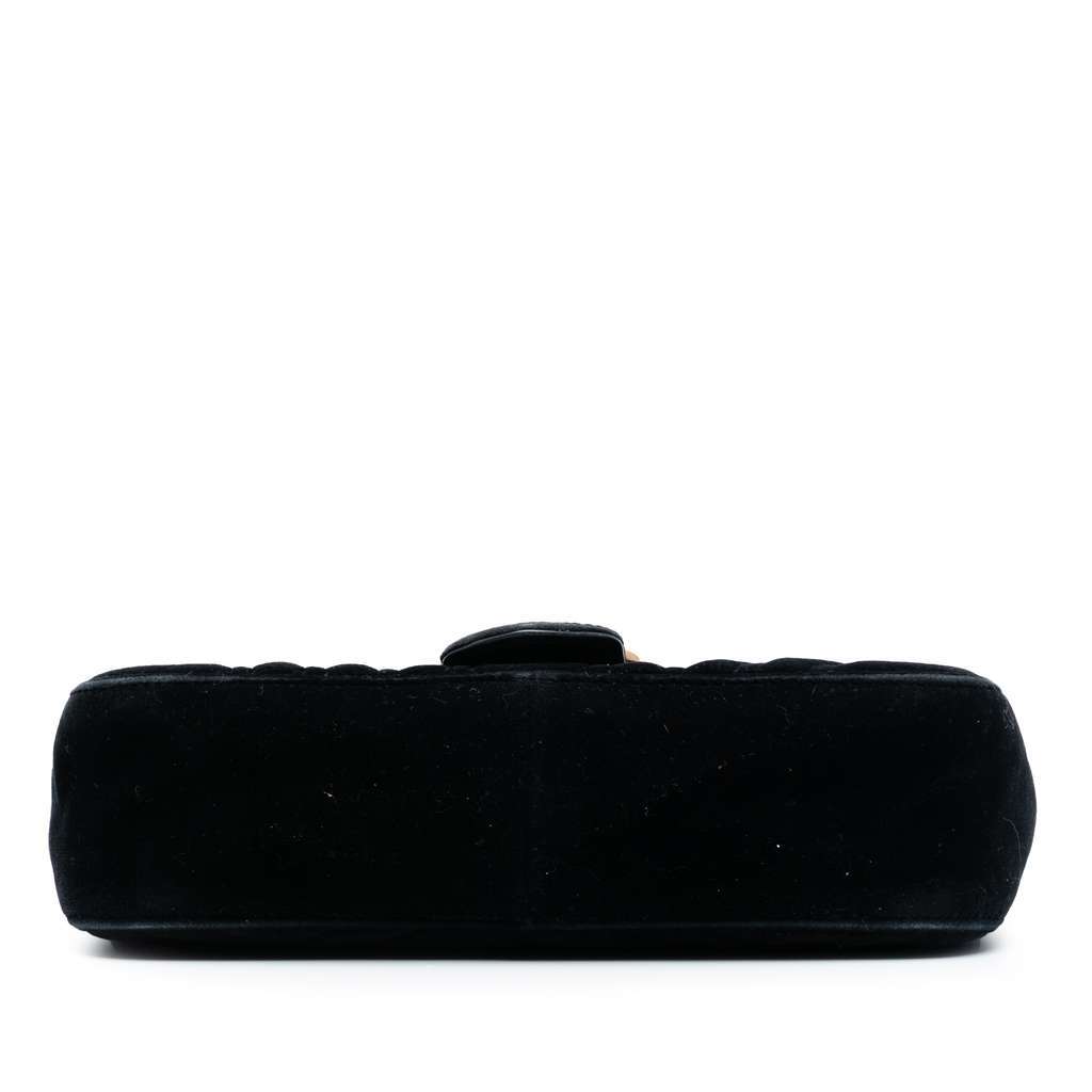 Gucci Small GG Marmont Matelasse Velvet Shoulder Bag Black Velvet Very good condition - Inside View