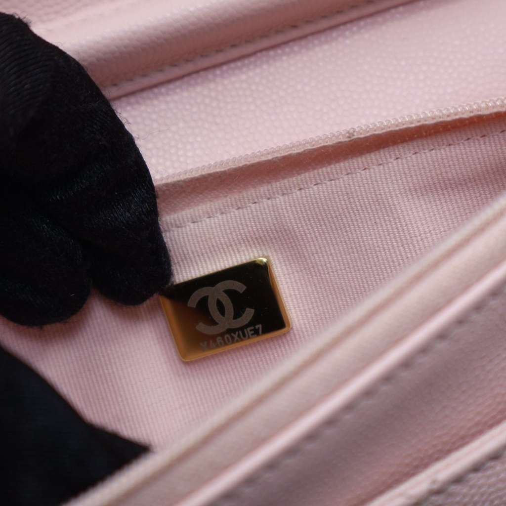 Chanel Quilted Caviar Crystal Enamel CC Wallet On Chain Pink Leather Very good condition - Model View