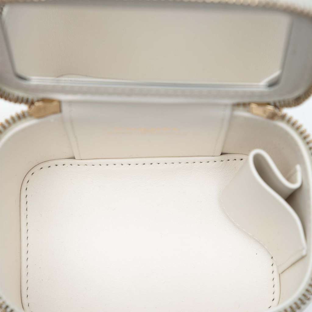 Chanel Mini Caviar Coco Casino Vanity Case White Leather Very good condition - Model View