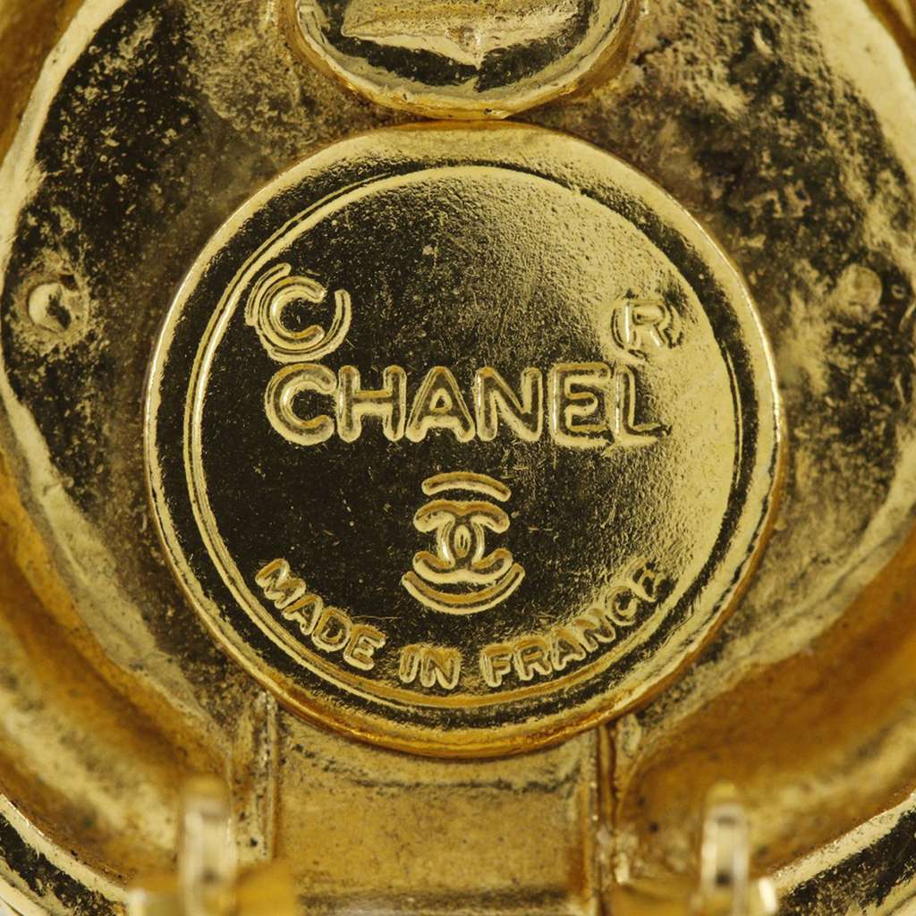 Chanel CC Gold Plated Round Clip On Earrings Gold Metal Very good - Model View