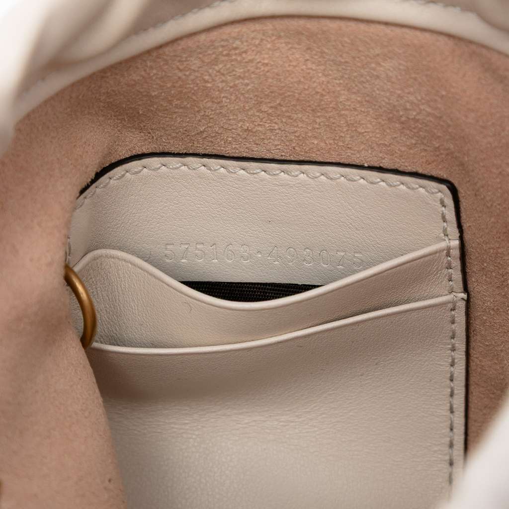 Gucci Small GG Marmont Leather Matelasse Bucket Bag White Leather Very good condition - Box View