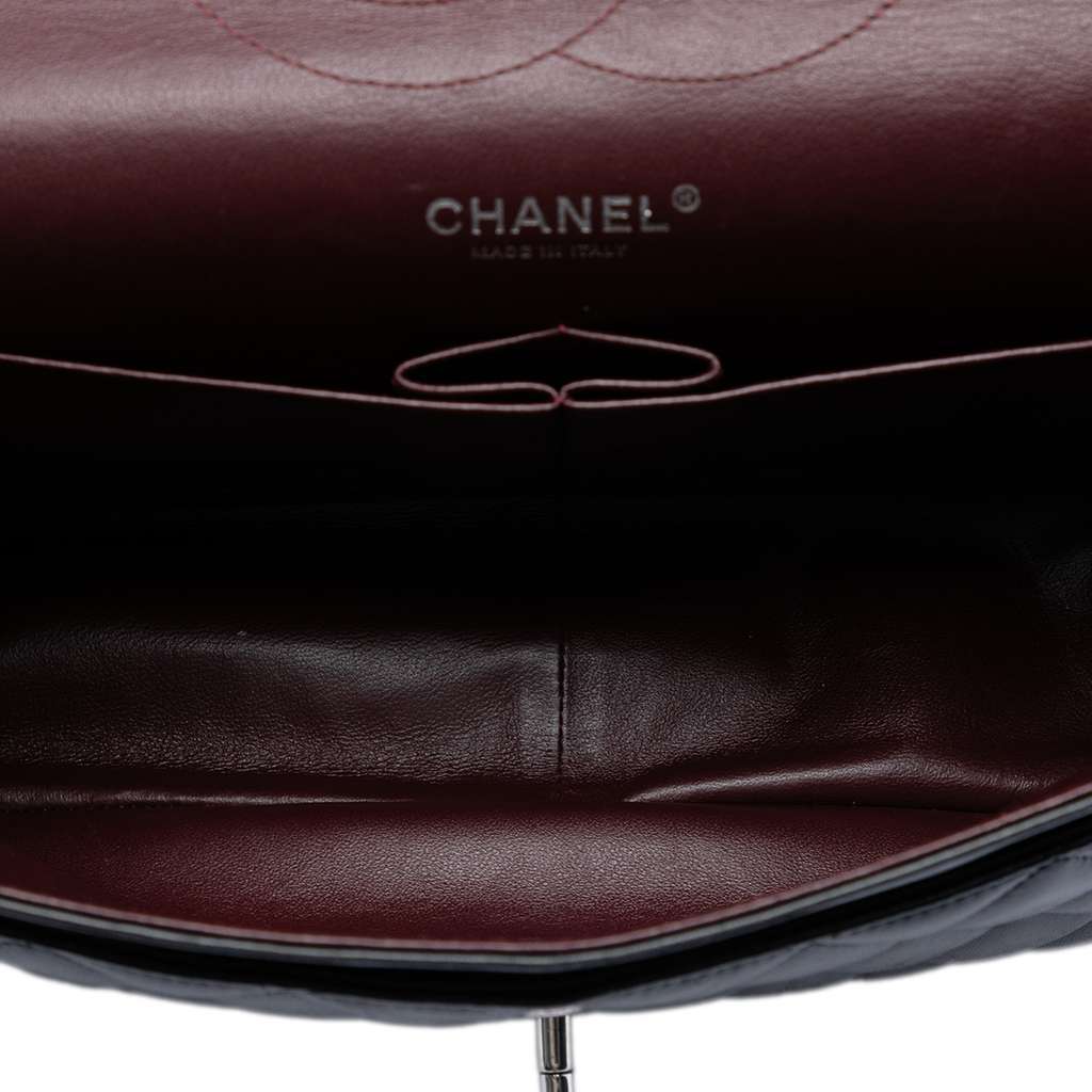 Chanel Jumbo Classic Lambskin Double Flap Black Leather Very good condition - Model View