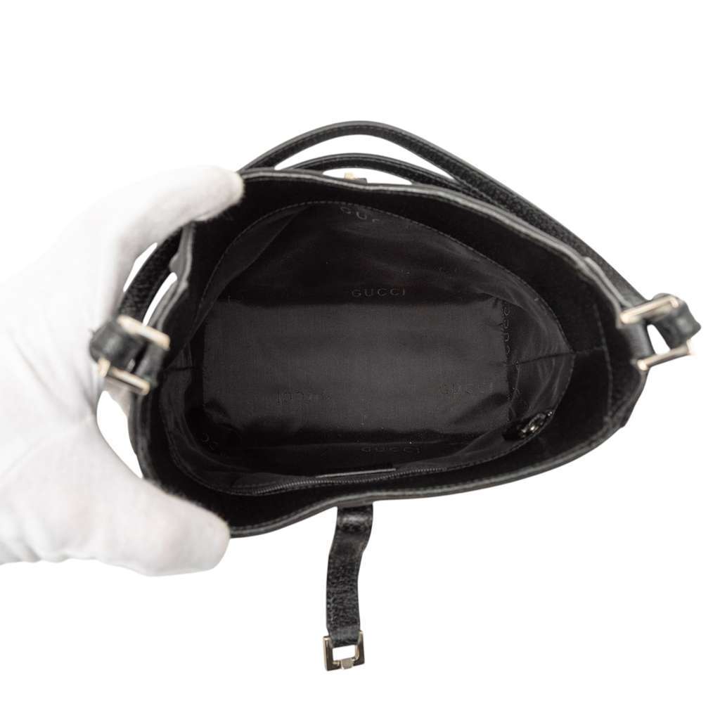 Gucci Canvas Jackie Shoulder Bag Black Canvas Very good - Model View
