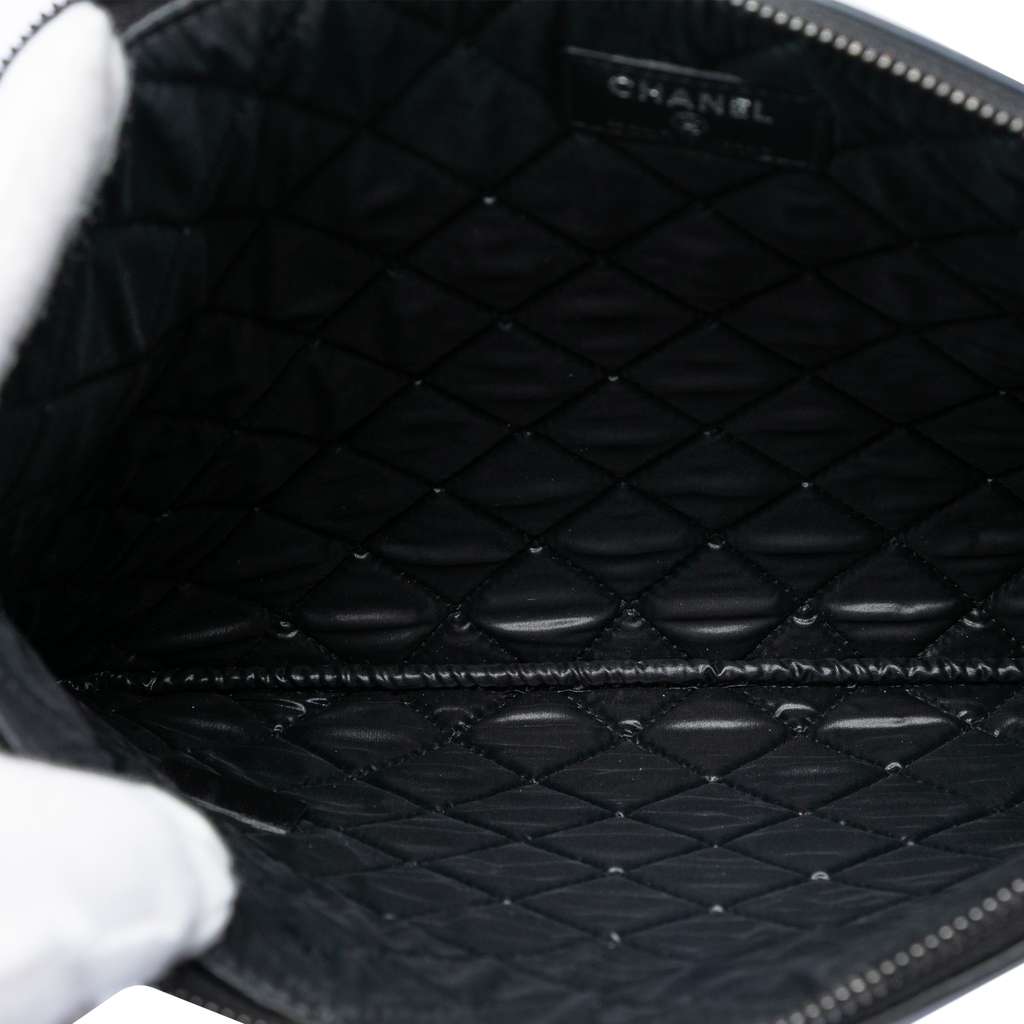 Chanel Medium Bicolor Lambskin Boy O Case Clutch Blue Leather Very good - Model View