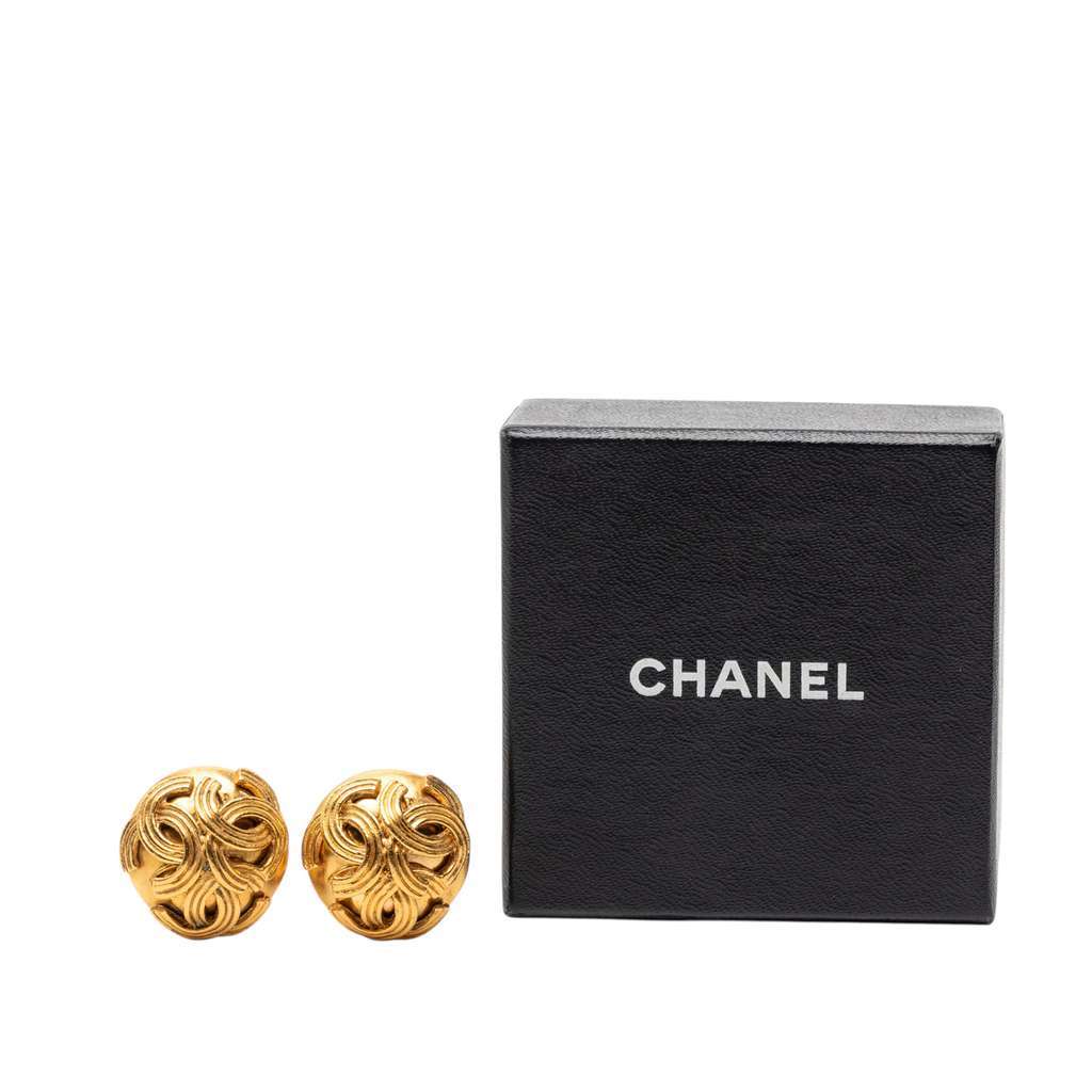 Chanel Triple CC Gold Plated Clip On Closure Gold Metal Very good - Model View