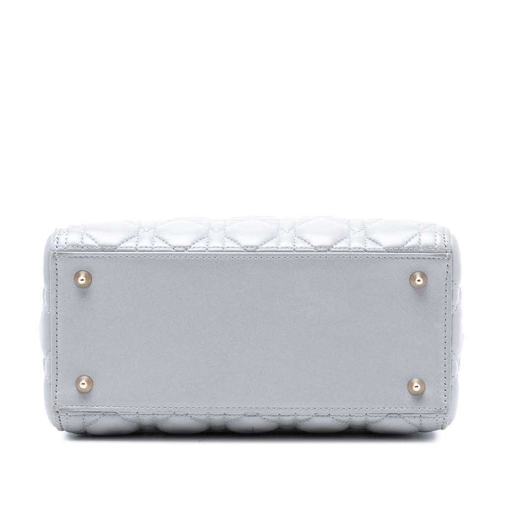 Dior Medium Pearlescent Lambskin Cannage Lady Dior Grey Leather Very good condition - Inside View