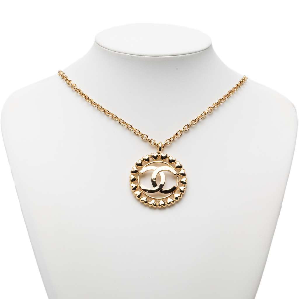 Chanel Gold Plated CC Medallion Heart Pendant Necklace Gold Metal Very good condition - Box View