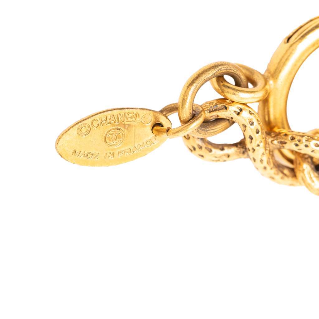 Chanel CC Gold Plated Medallion Pendant Necklace Gold Metal Very good - Model View