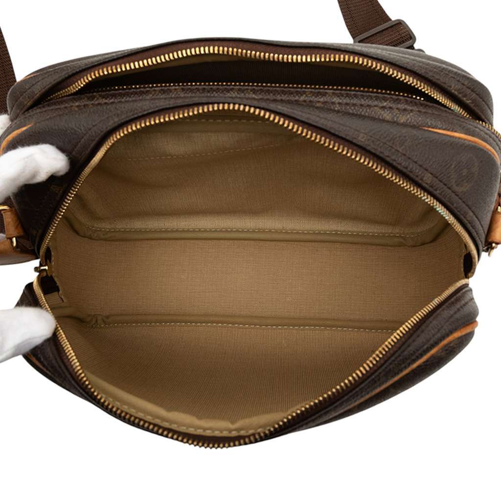 Louis Vuitton Monogram Reporter PM Brown Very good condition - Model View