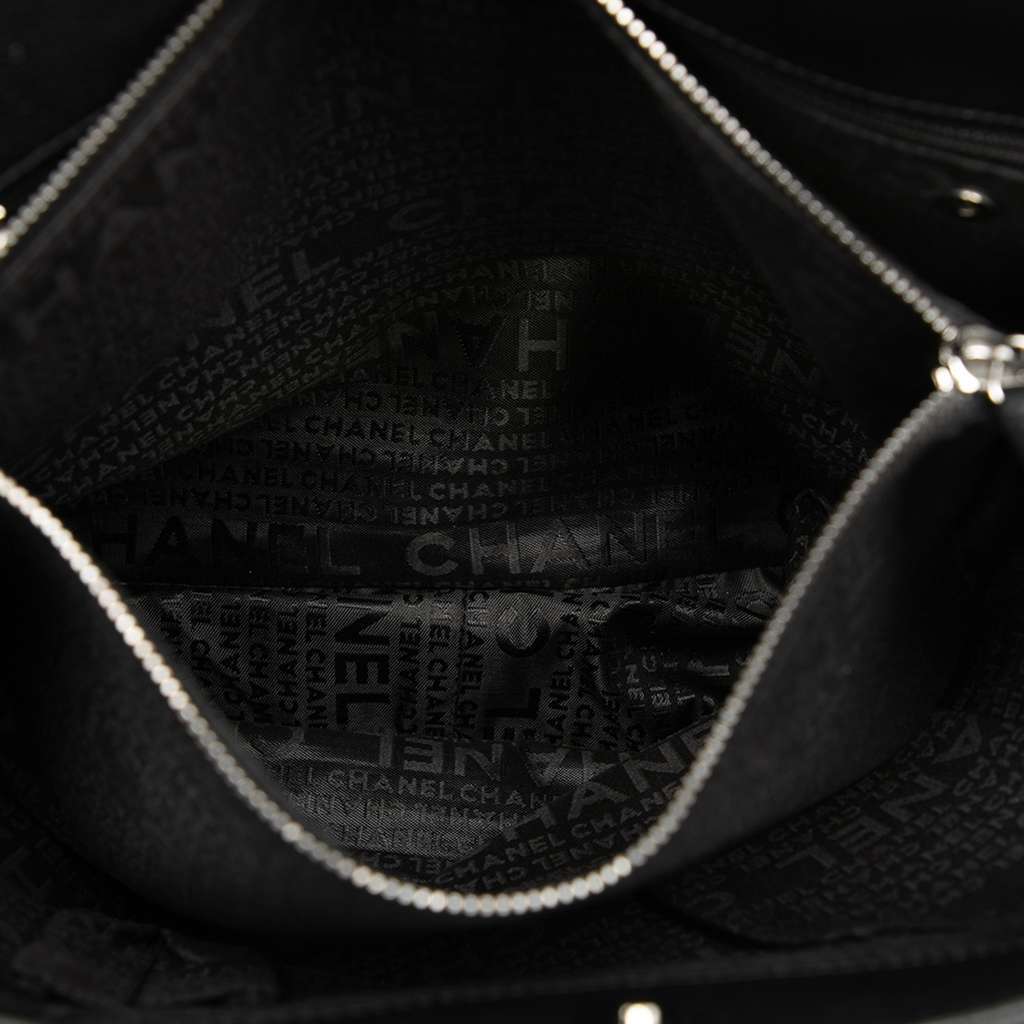 Chanel Choco Bar Caviar Tote Black Leather Very good condition - Model View