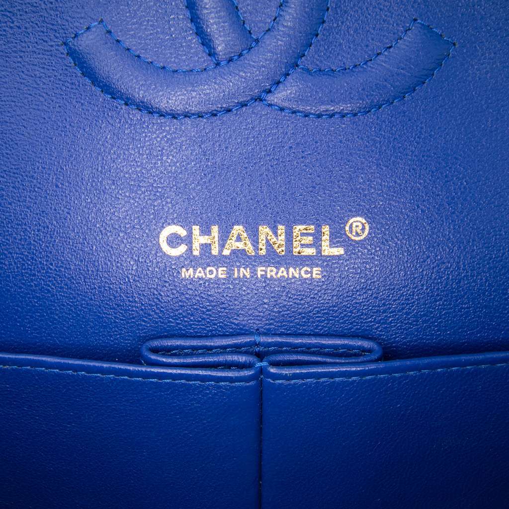 Chanel Medium Classic Chevron Lambskin Double Flap Blue Leather Very good condition - Box View
