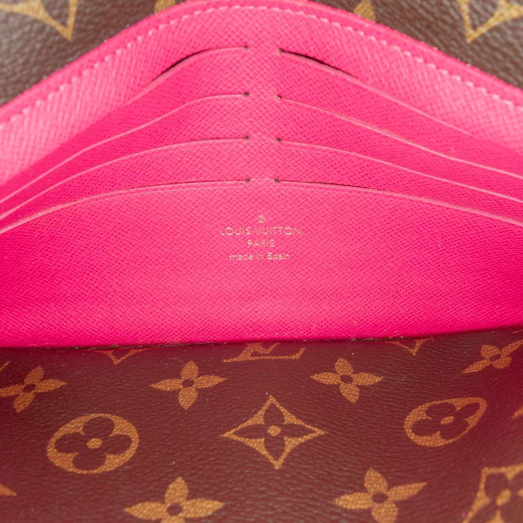 Louis Vuitton Monogram Christmas Animation Bears on Skis Pochette Weekend Chain Wallet Brown Very good - Model View