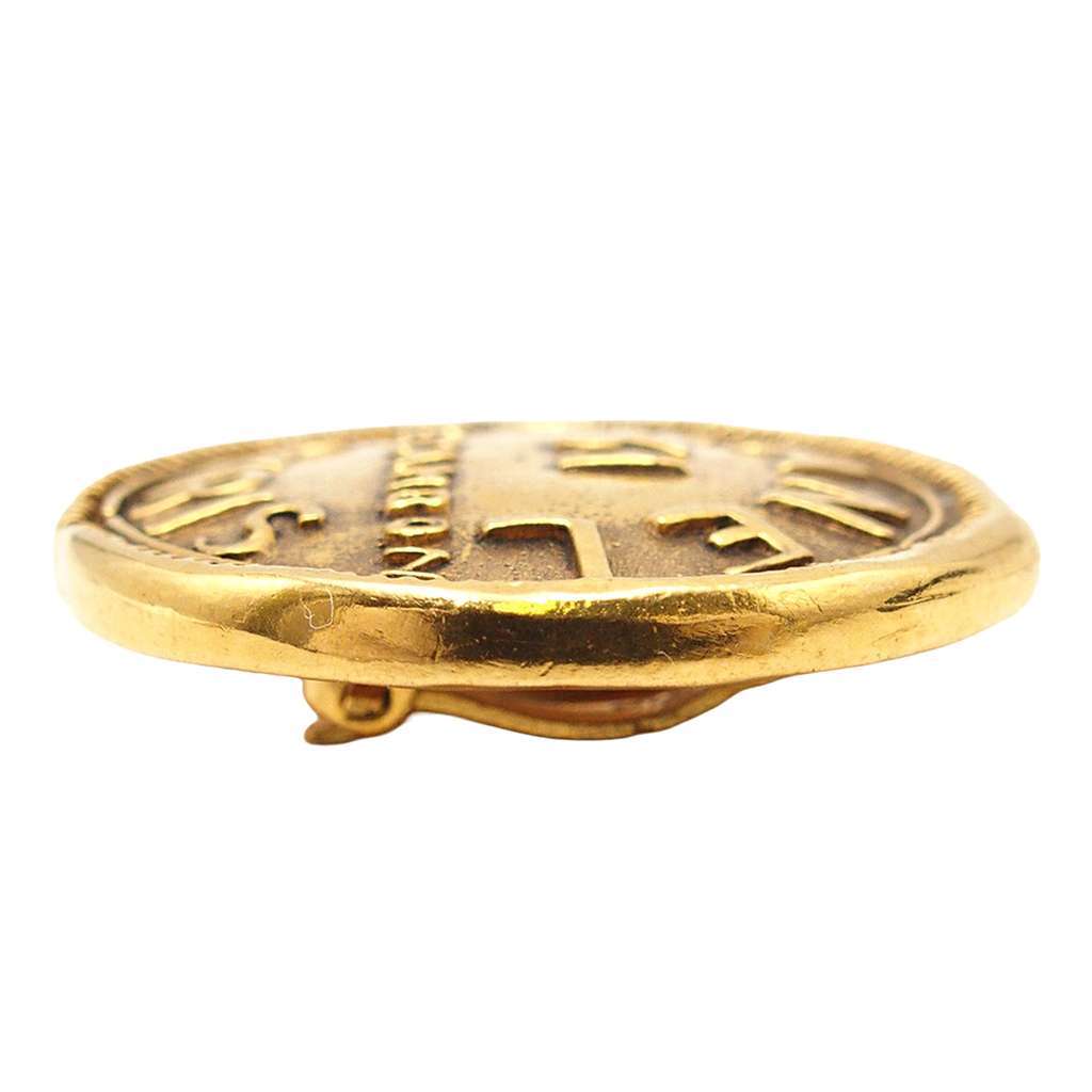 Chanel Gold Plated 31 Rue Cambon Round Clip On Earrings Gold Metal Very good condition - Model View
