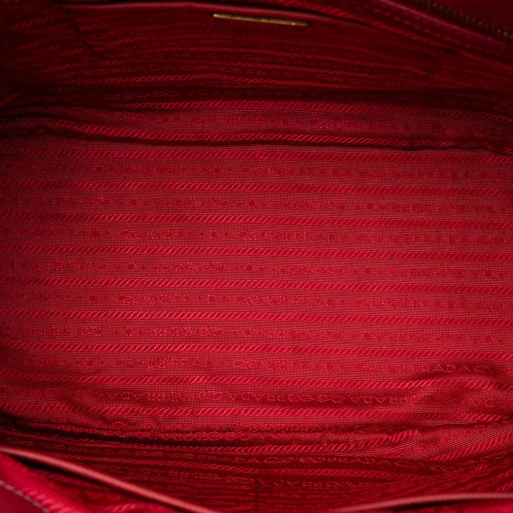 Prada Large Saffiano Lux Galleria Double Zip Satchel Red Leather Very good condition - Model View
