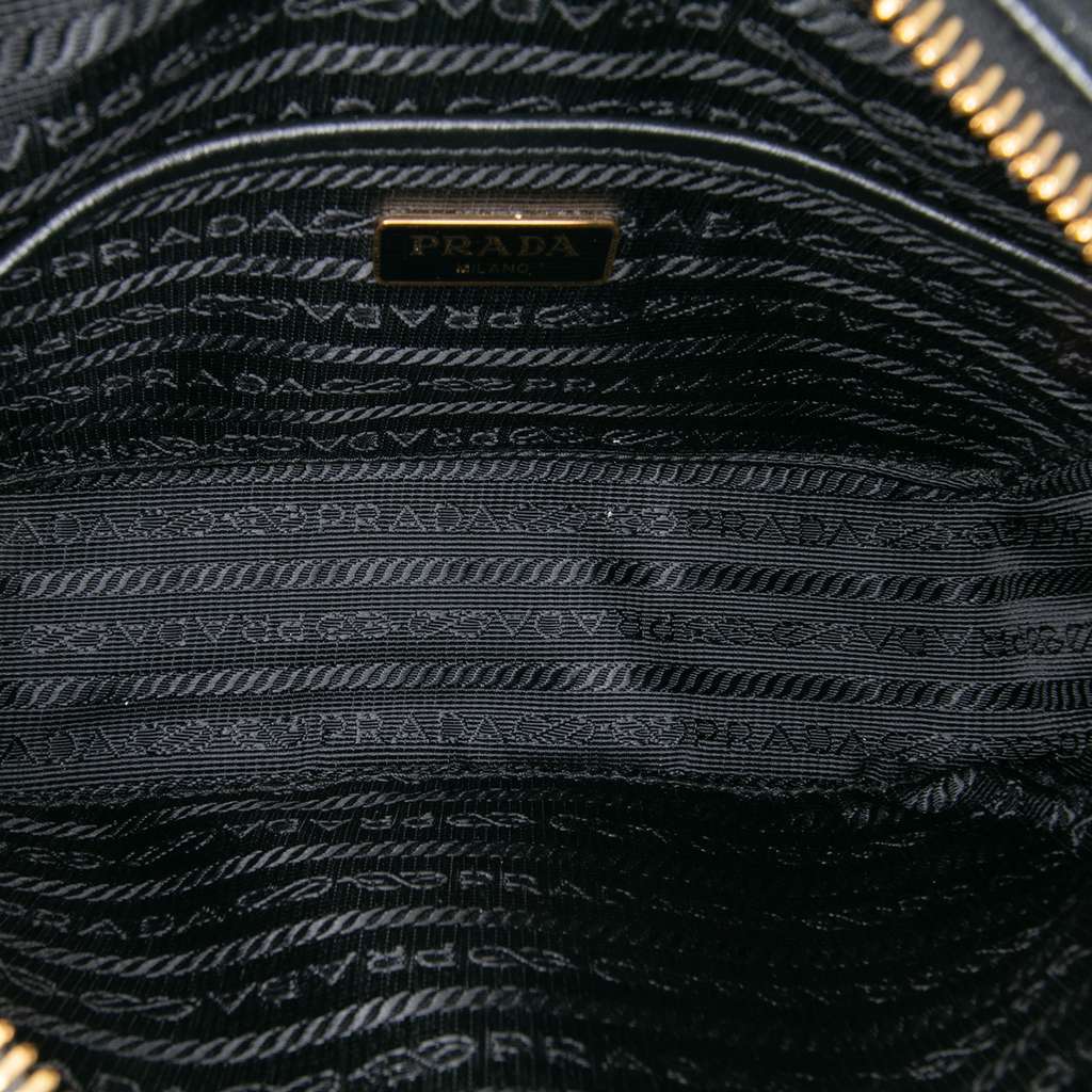 Prada Nappa Gaufre Camera Bag Black Leather Very good condition - Model View