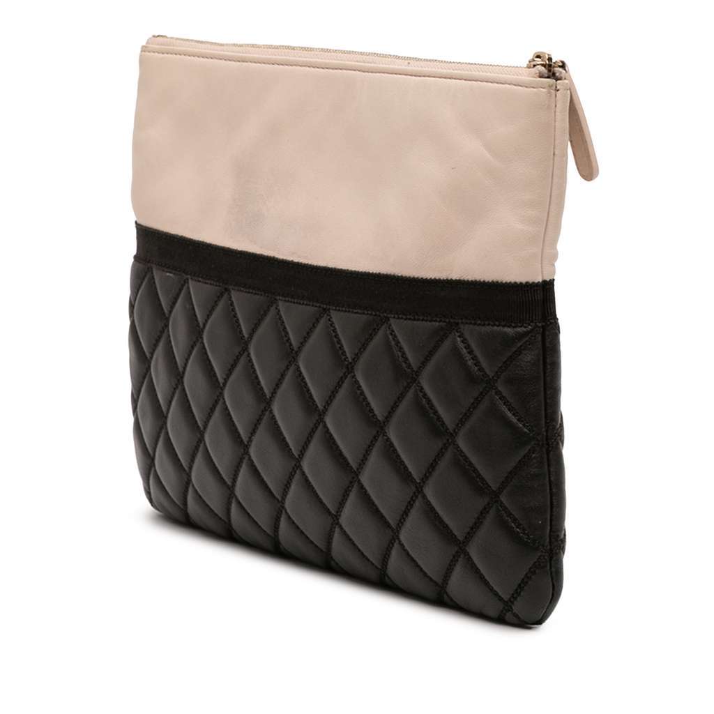 Chanel Medium Quilted Lambskin and Calfskin Pearl O Case Clutch Black Leather Very good condition - Back View