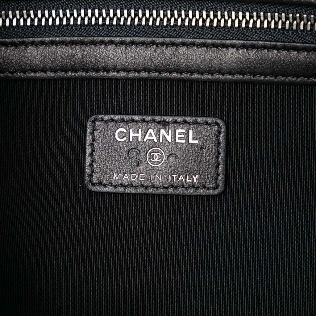 Chanel Medium Canvas La Pausa Zip O Case Clutch Black Canvas Very good condition - Box View