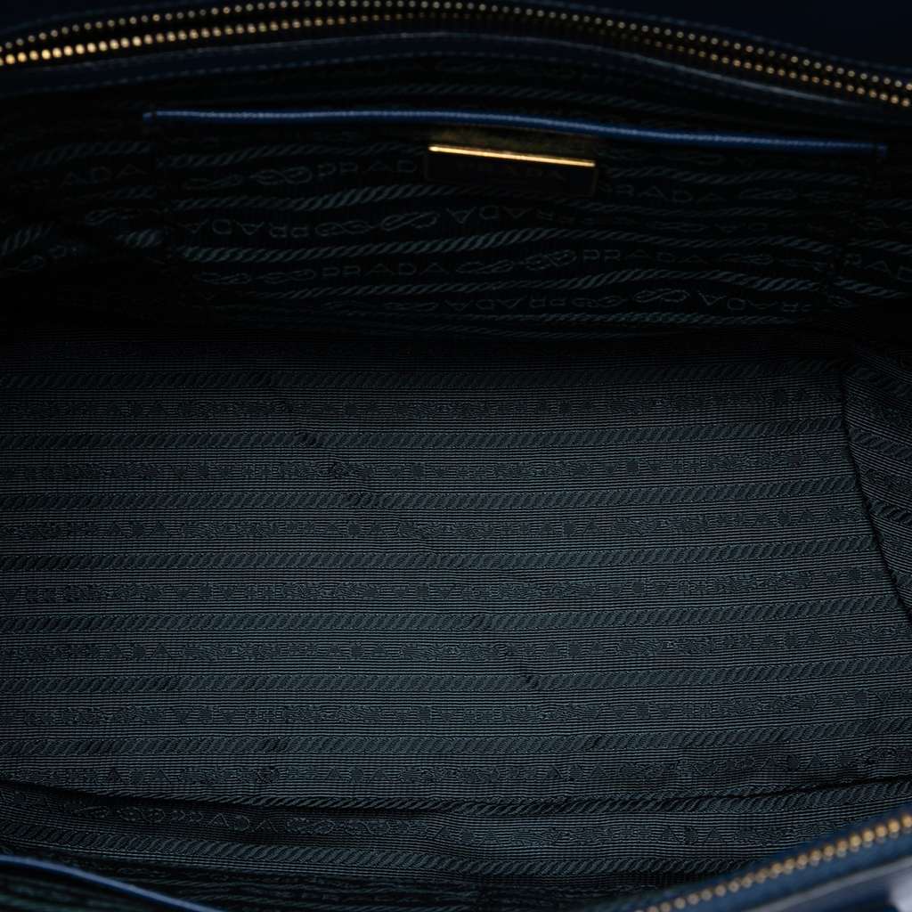 Prada Large Saffiano Lux Galleria Double Zip Tote Blue Leather Very good condition - Model View