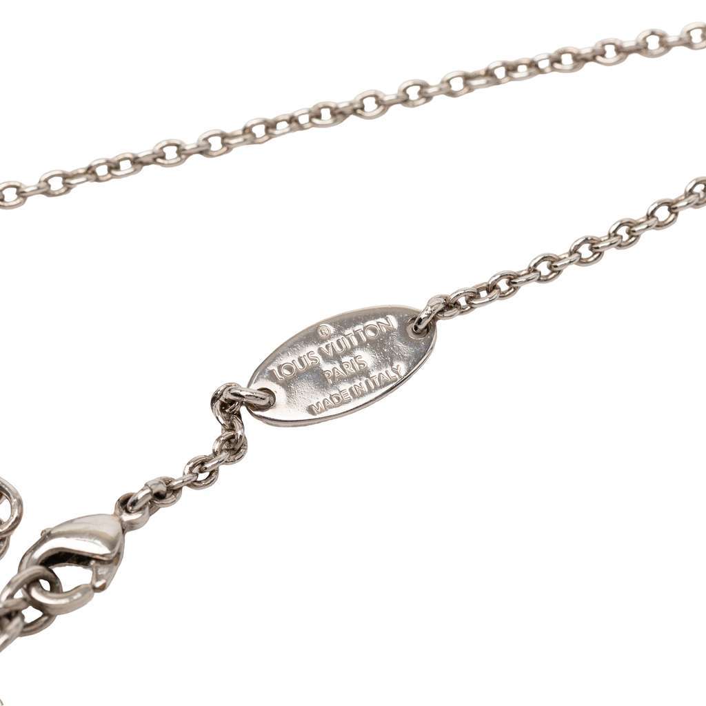 Louis Vuitton Silver Plated Essential V Supple Necklace Silver Metal Very good condition - Model View