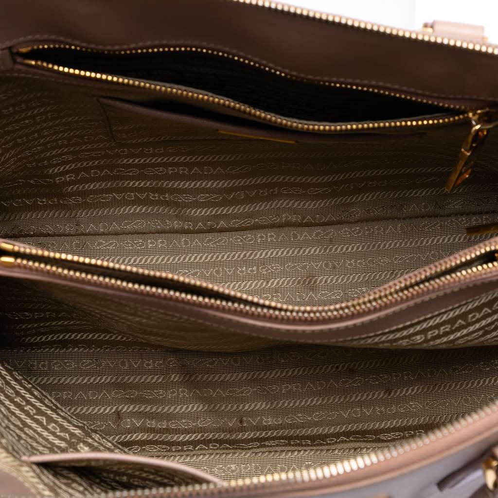 Prada Large Saffiano Lux Promenade Satchel Brown Leather Very good condition - Model View